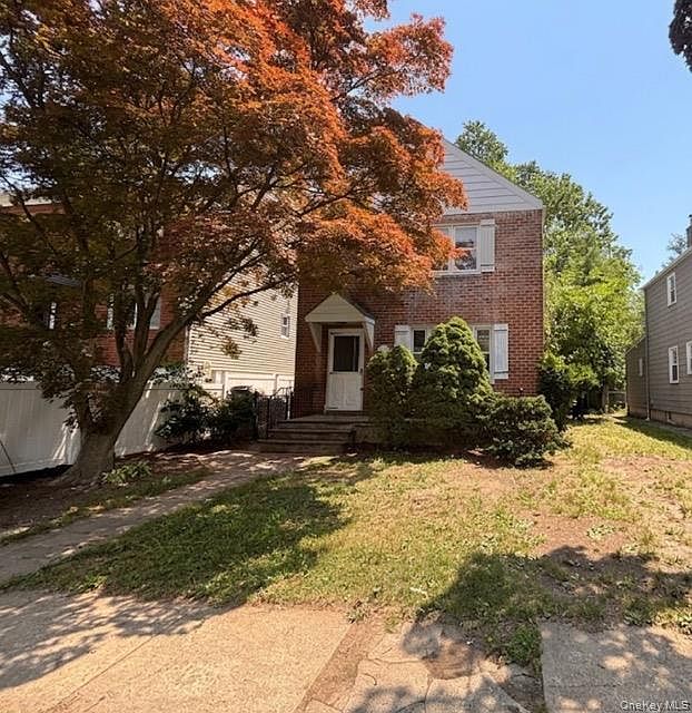 1st image of 120 Clunie Avenue