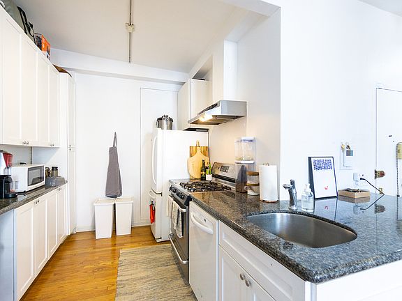 4th image of 348 E 10th St APT 2B