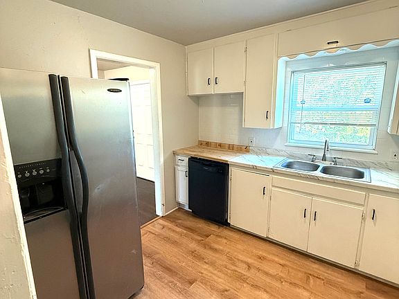 3rd image of 7 W 50th Ct N
