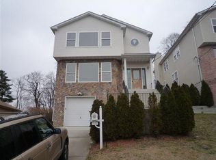 17A Pleasant Ave, Port Washington, NY 11050