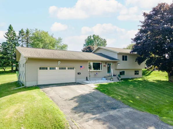 604 Cherry St, Iron River, MI