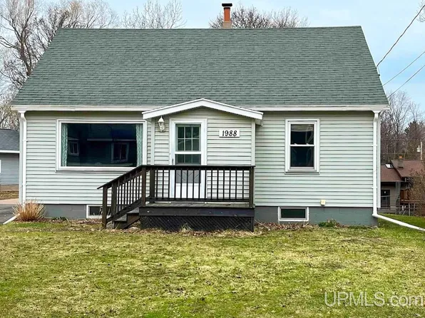 1988 Summit St, Marquette, MI 49855