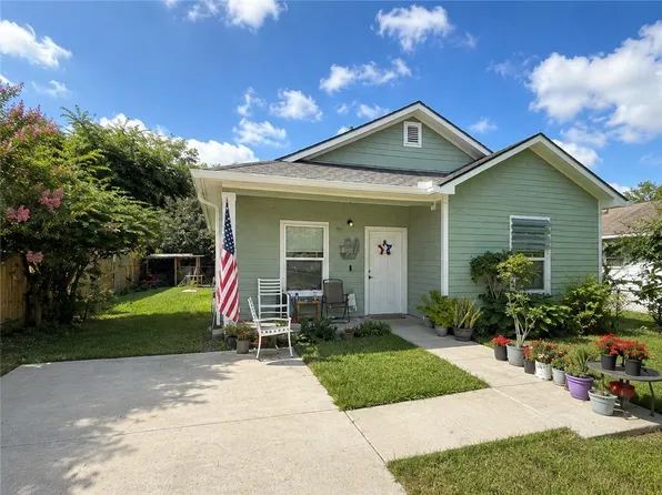 105 E Elm St, Taft, TX 78390