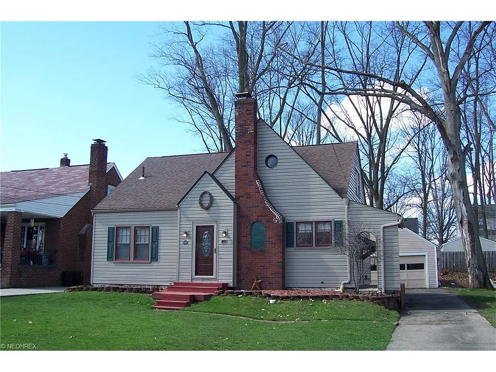 166 S Main St photo 1