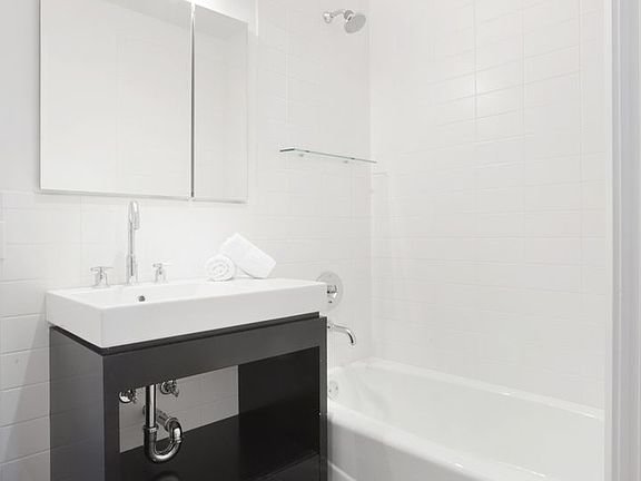 5th image of 25 Washington St APT 6G