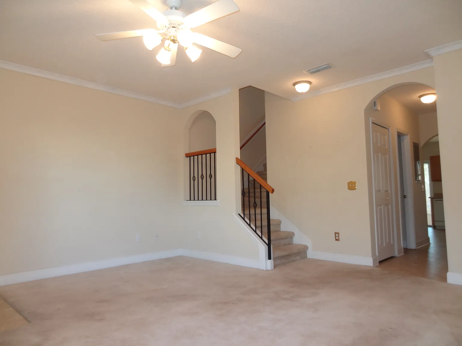 2 bed, 2.5 bath, 1264 sqft, $1,600 — Photo 2