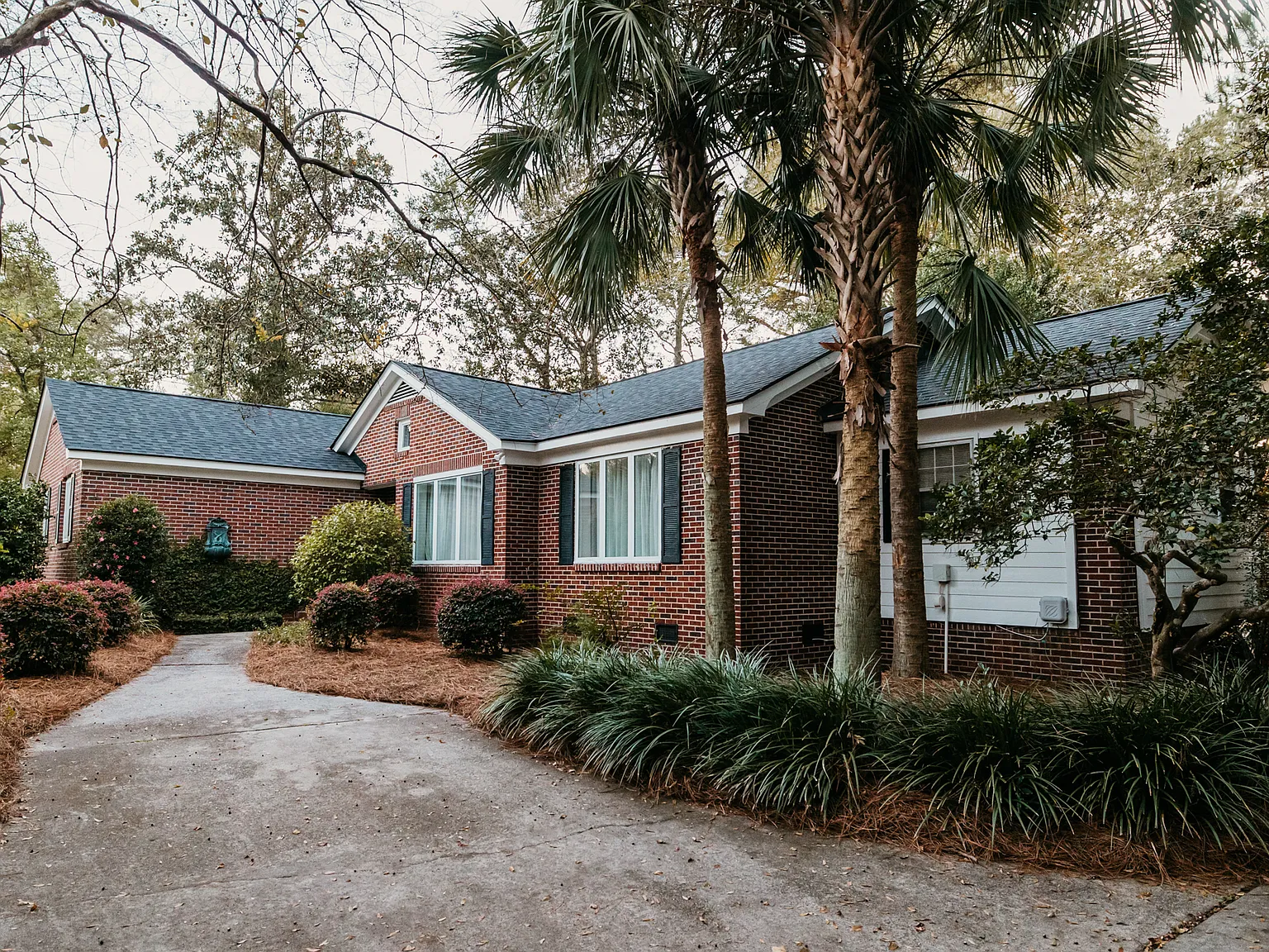 944 Lakeview Drive - 1 — Photo 1