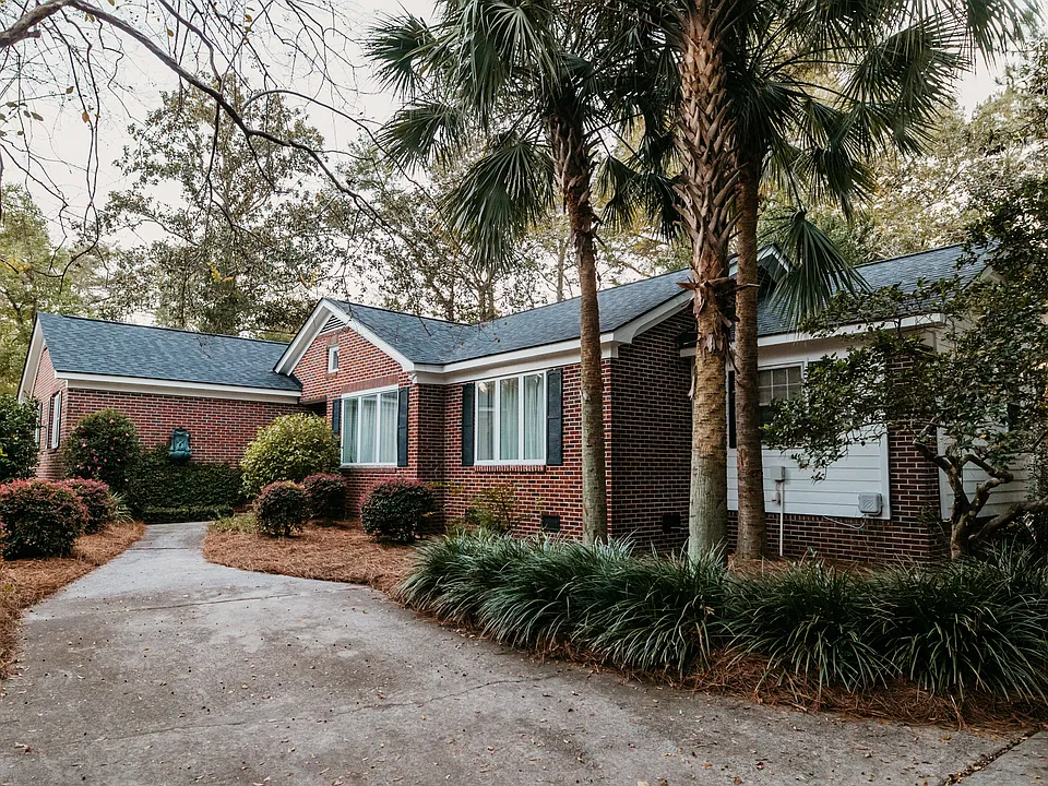 944 Lakeview Dr