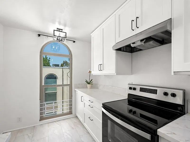 2 bed, 2.0 bath, 971 sqft, $1,714 — Photo 4