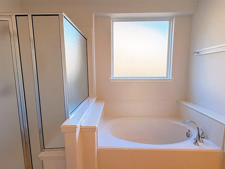8610 Rising Oak Ln — Photo 31