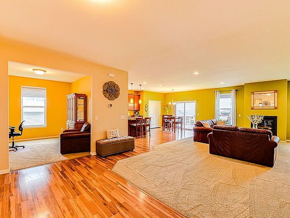 5th image of 120 W Chapel Royal Dr
