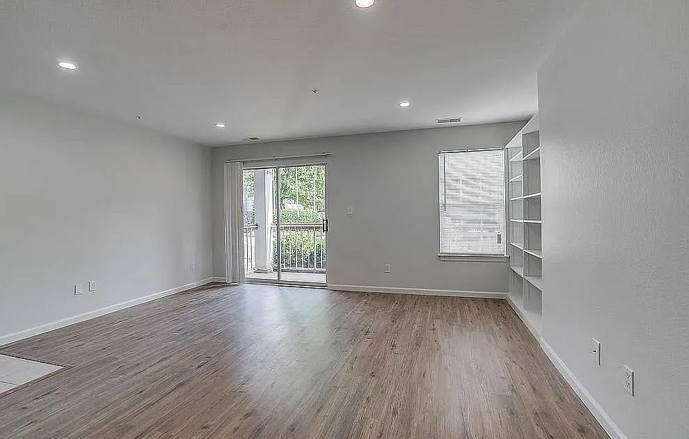 1 bed, 712 sqft, $1,990 — Photo 2
