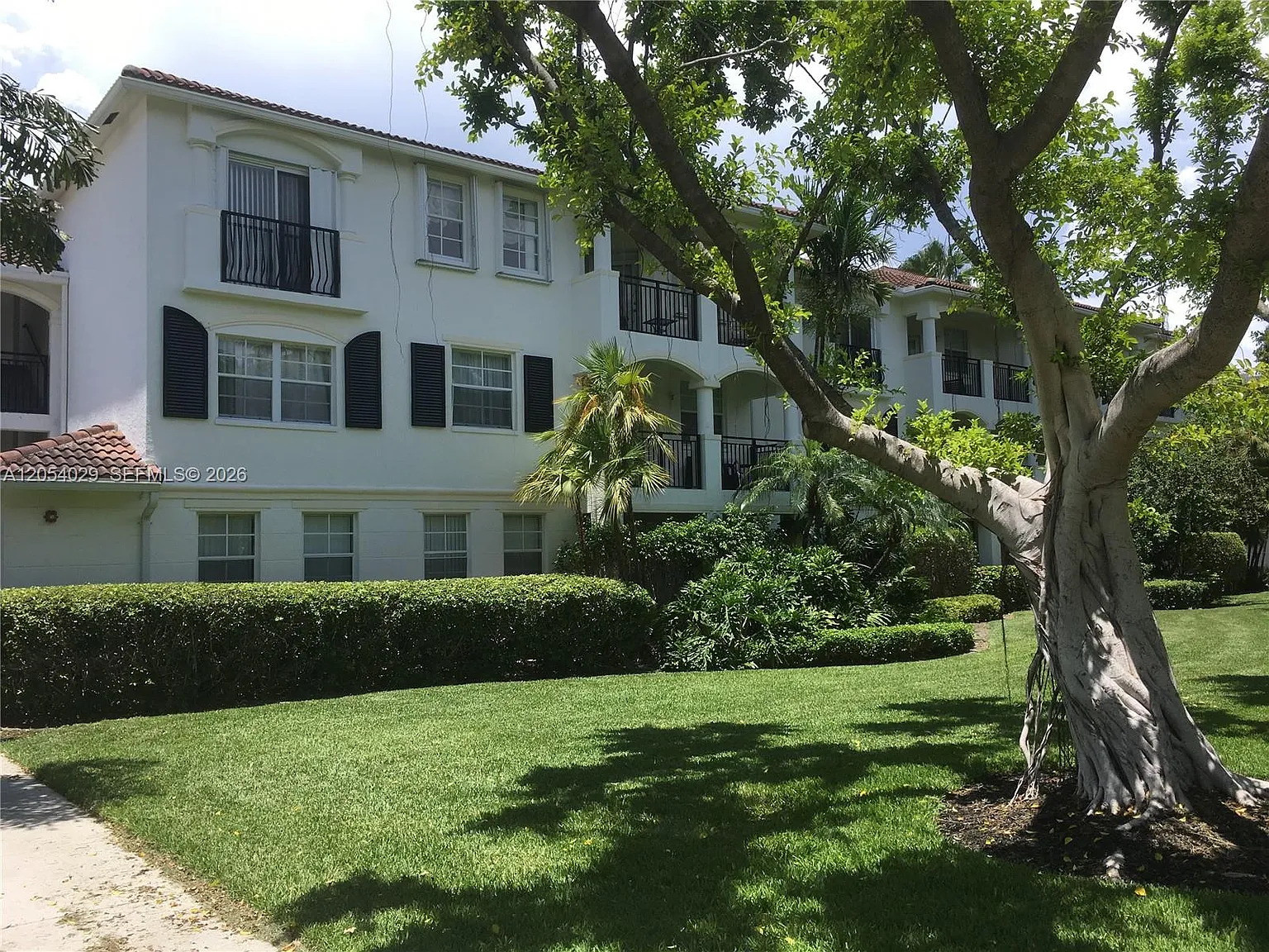 Village By The Bay Condo — Photo 3