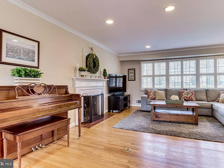 6519 Engel Dr — Photo 17