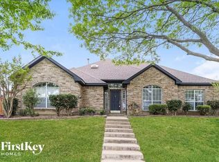 801 Desoto Dr, Desoto, TX 75115