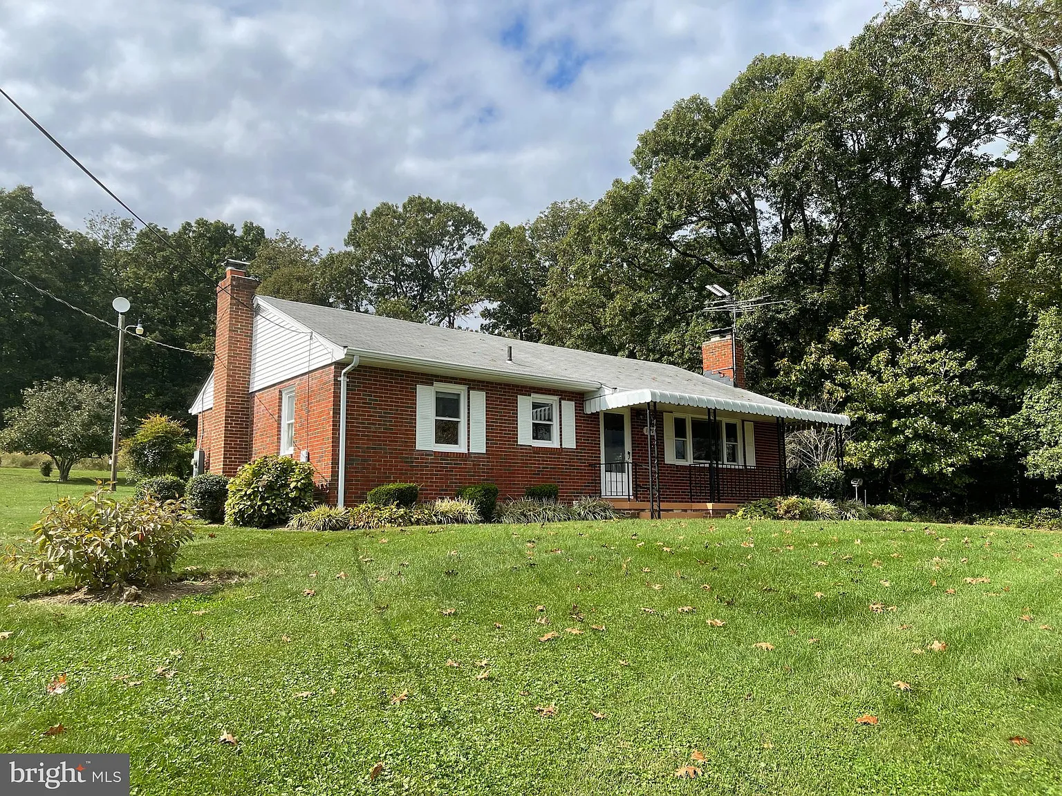 3 bed, 1.0 bath, 1450 sqft, $2,400 — Photo 1