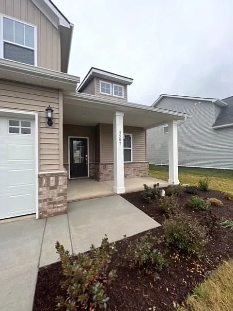 4 bed, 2155 sqft, $2,600 — Photo 3