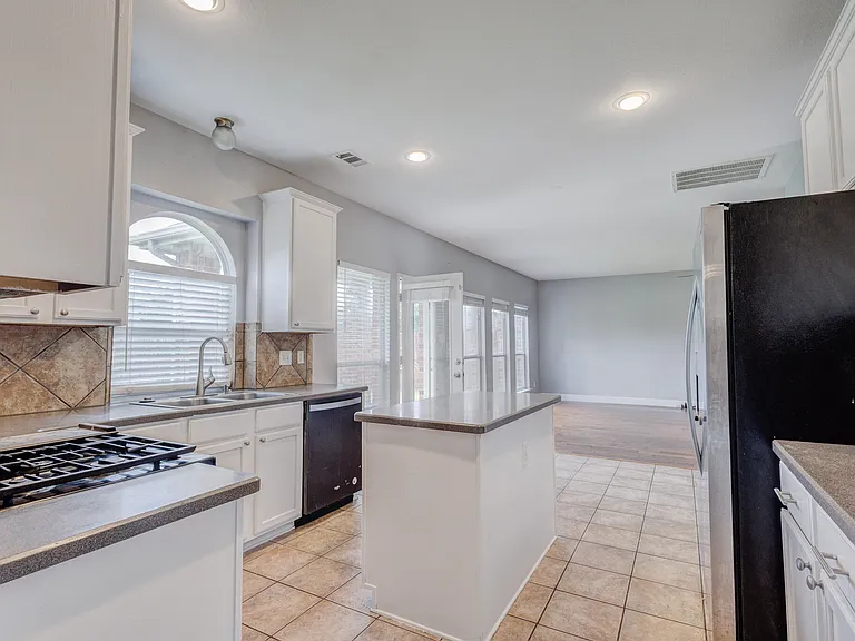 6107 Lakecrest Dr — Photo 8