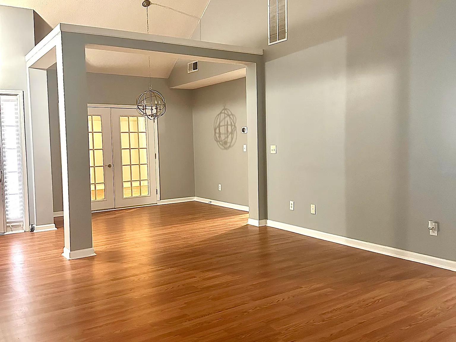 3 bed, 2.0 bath, 2200 sqft, $2,150 — Photo 3