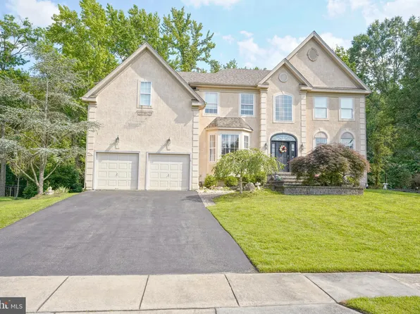 16 Palomino Dr, Marlton, NJ 08053