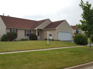 830 Casey Ln, Harvard, IL 60033