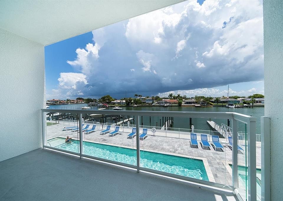 1st image of 415 Island Way #202