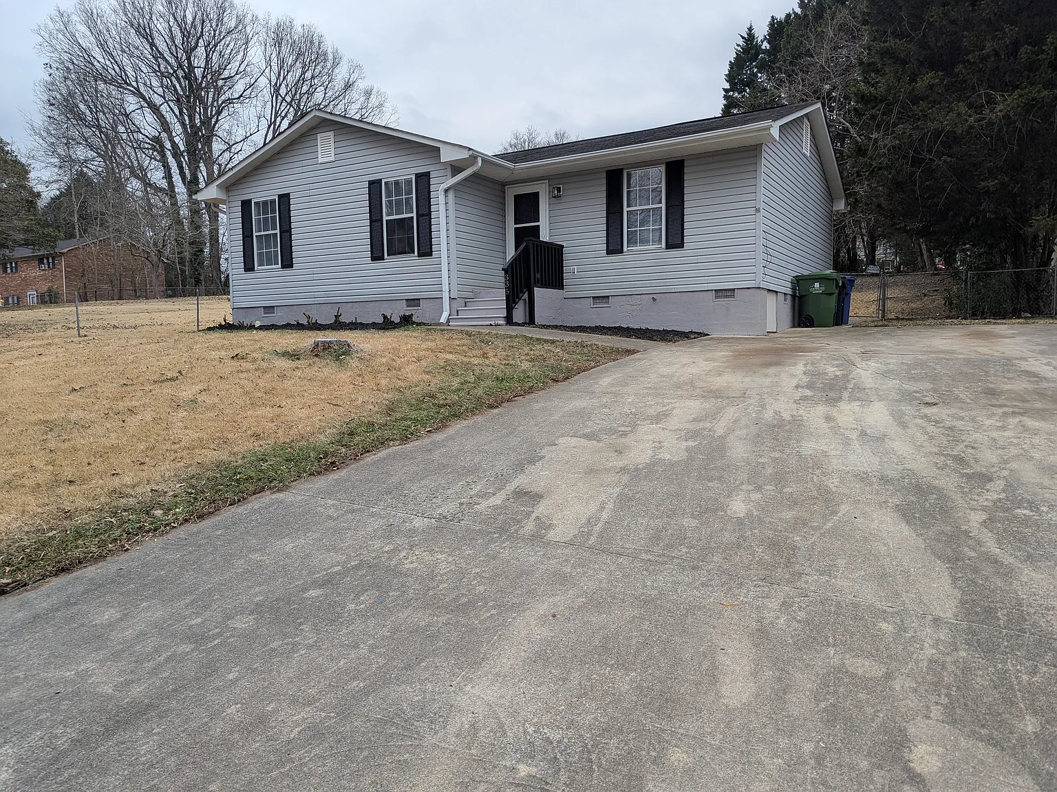 3 bed, 1108 sqft, $1,650 — Photo 1