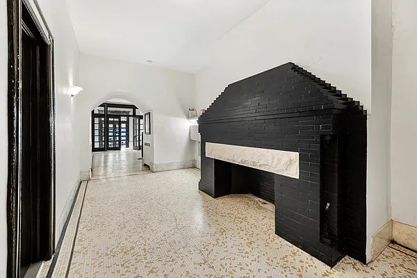 Rented by SERHANT. | media 23