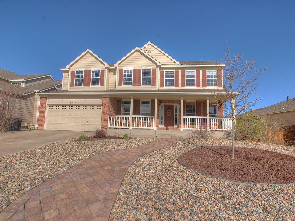 Covered Porch, Easy Yard!