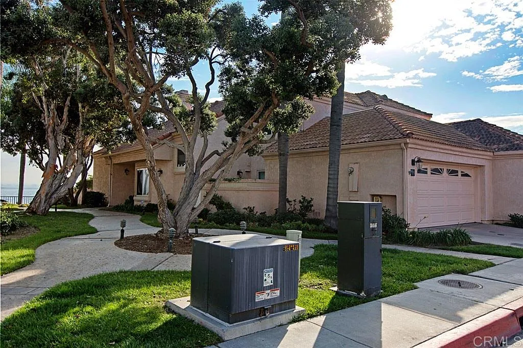 3 bed, 3.0 bath, 1951 sqft, $6,000 — Photo 1