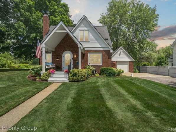 128 N Church St, Ortonville, MI 48462