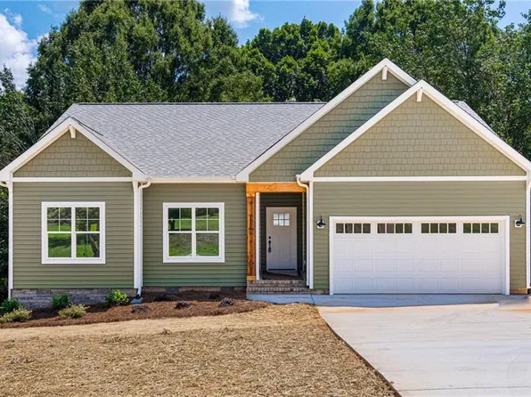 8520 Senoa Dr, Lewisville, NC 27023