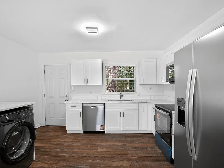 1276 Womack Ave — Photo 4