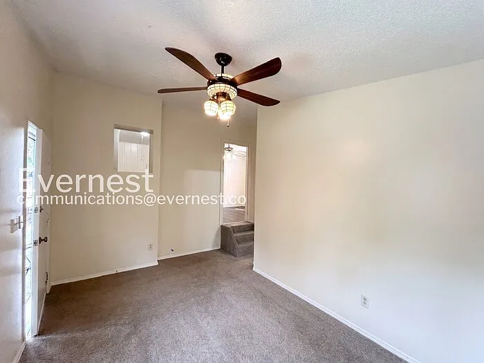 110 1/2 W Cheyenne Rd — Photo 12