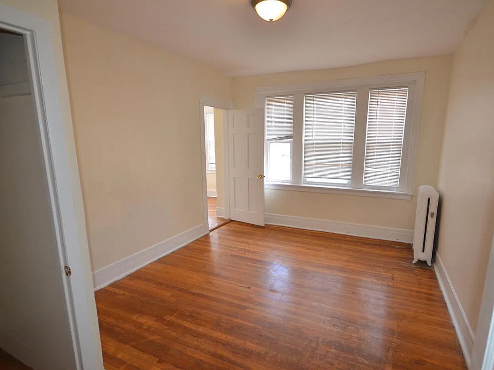 1st image of 250 Kelton St #4