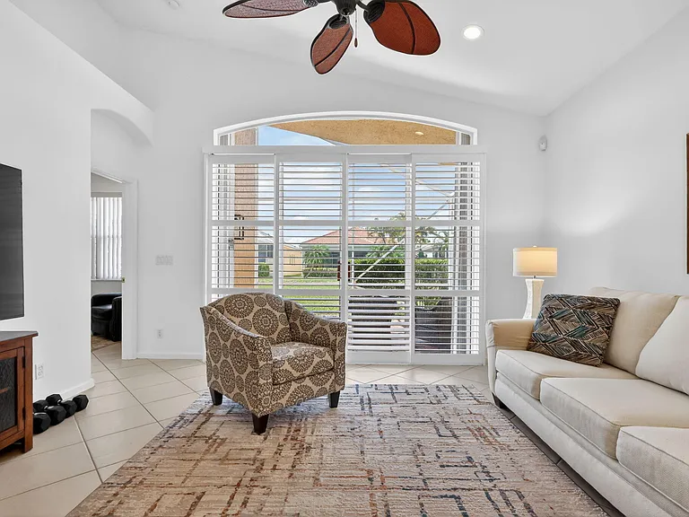 7116 Cataluna Cir — Photo 10