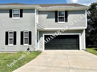 5205 Woodland Dr, Shawnee, KS 66218