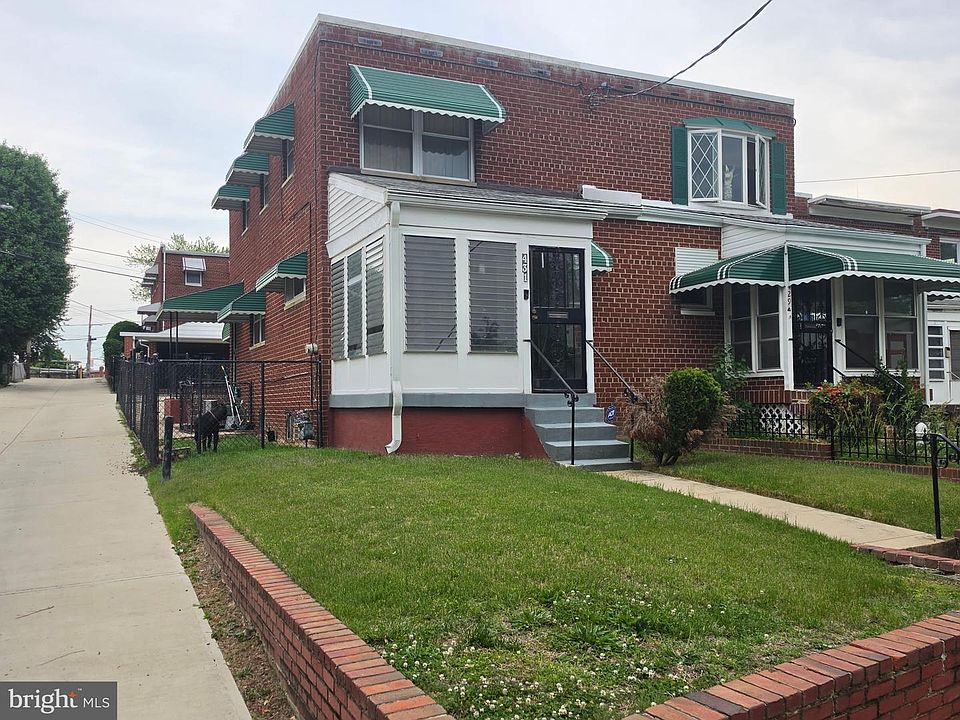 1st image of 431 Kennedy St NE