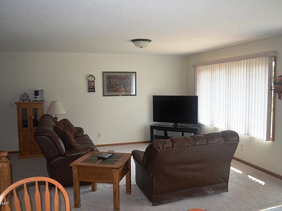 5th image of 705 E Broadway St