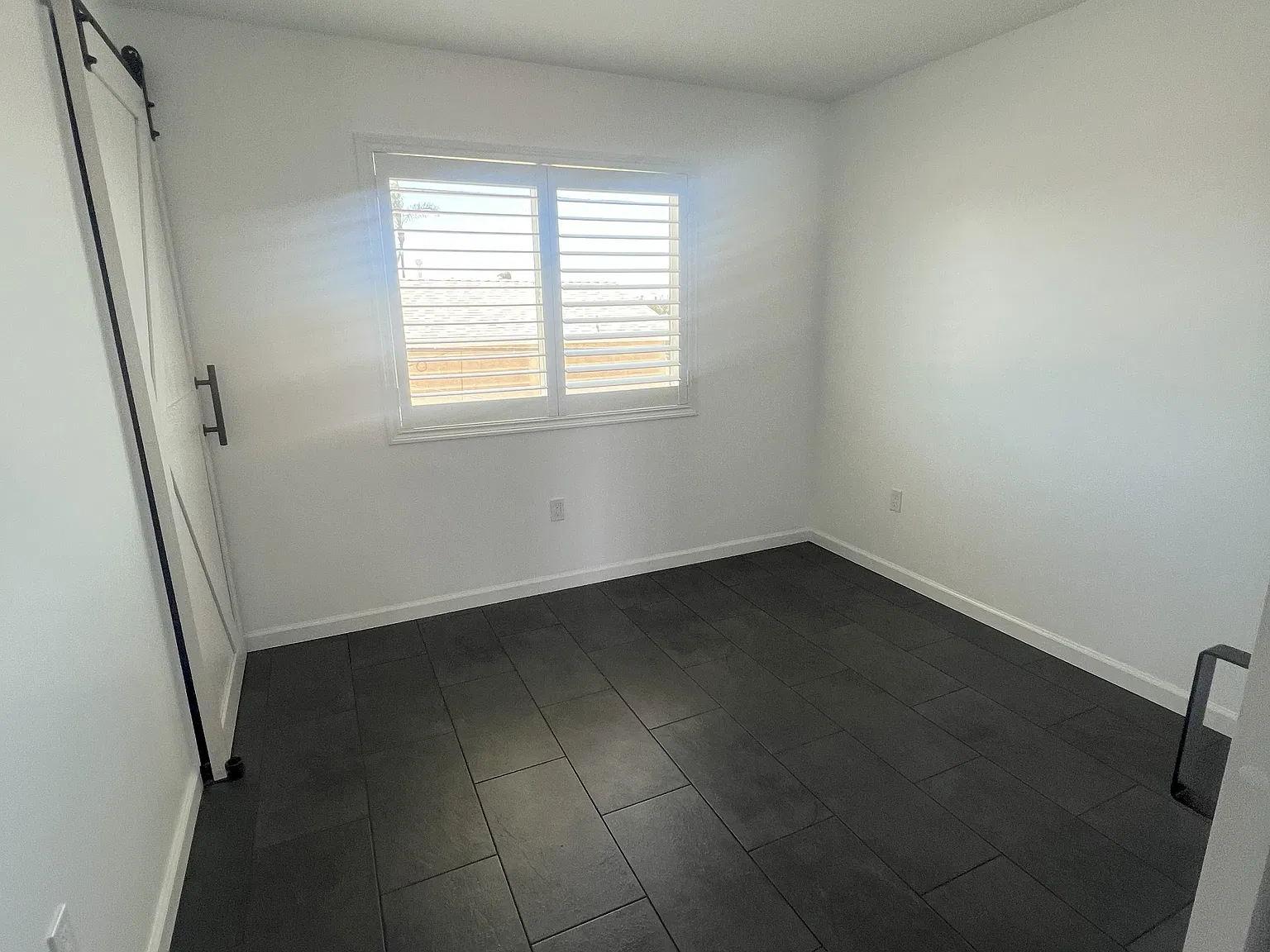 3935 Marine View Ave — Photo 4