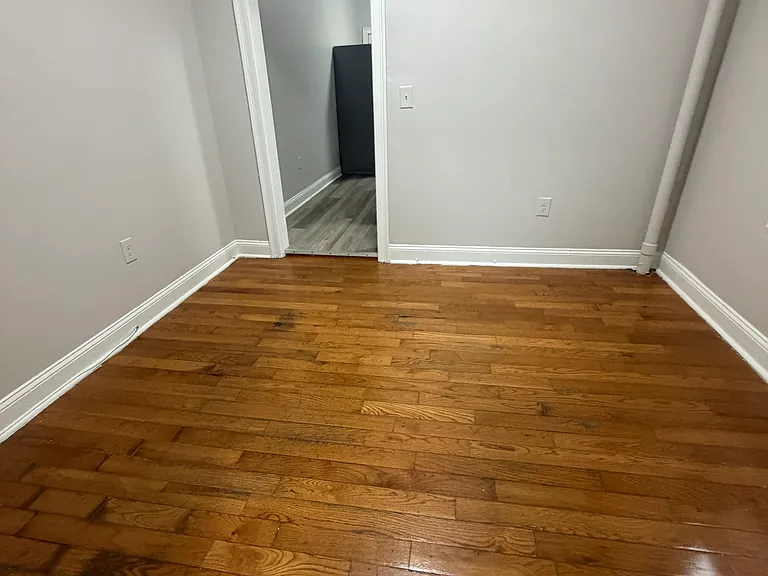 5712 Hudson Ave #10 — Photo 3