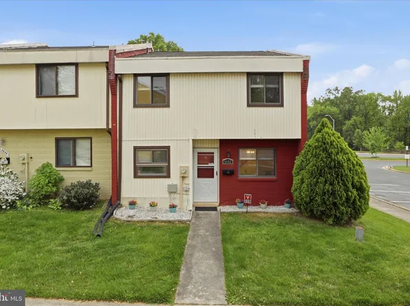 8642 Brae Brooke Dr, Lanham, MD 20706