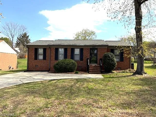 1809 Acorn Rd — Photo 1