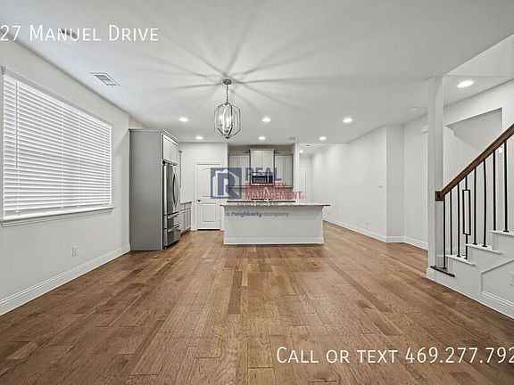 3rd image of 927 Manuel Dr
