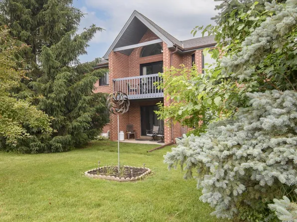 N58W23815 Hastings COURT #8, Sussex, WI 53089