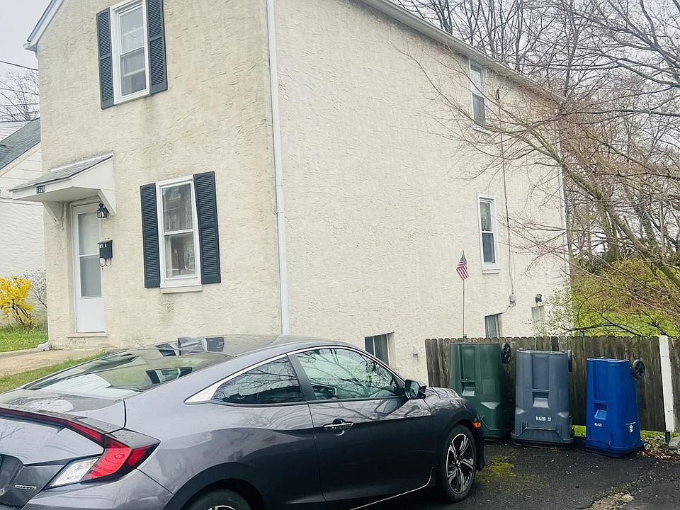 2nd image of 1628 Rockwell Rd