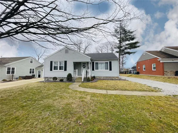 836 S Moore St, Nashville, IL 62263