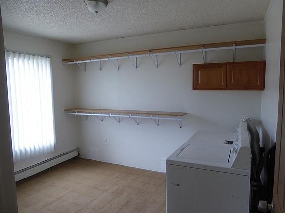 Laundry & Walk In Closet