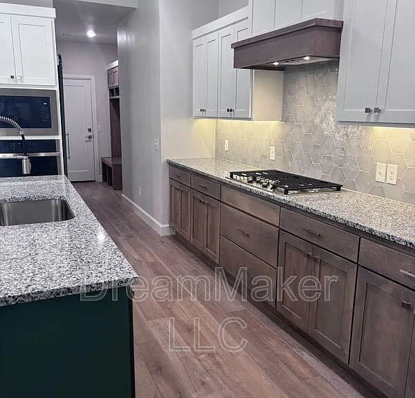 1902 Hollow Crest Ct — Photo 14