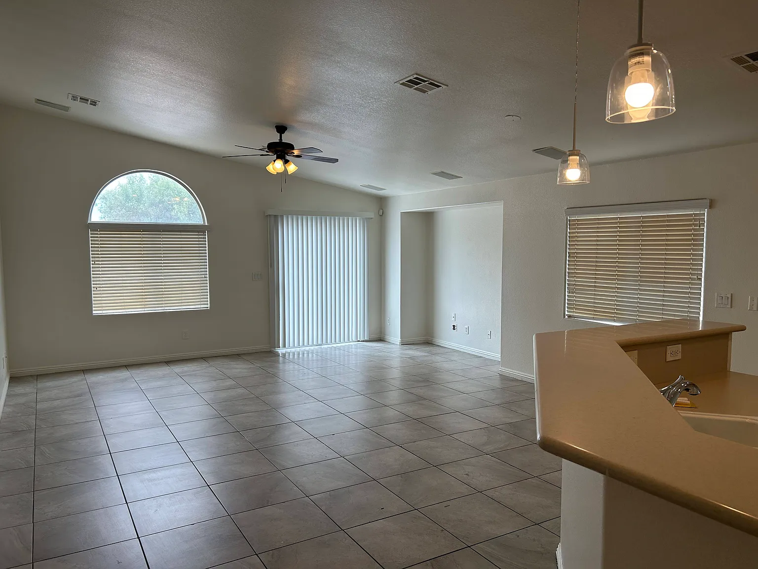 4 bed, 1750 sqft, $2,000 — Photo 4